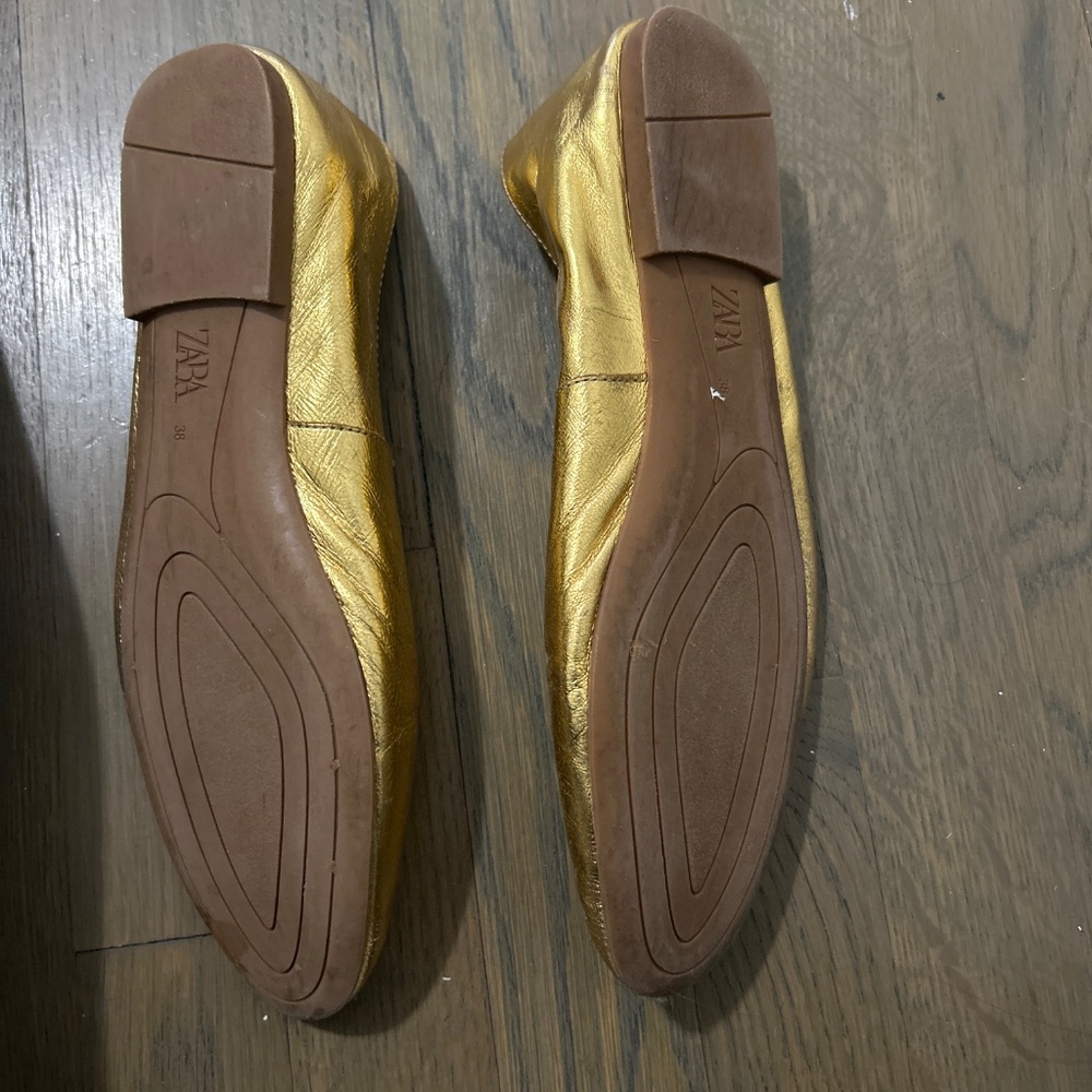 Zara Women size 38 gold flats - Picture 2 of 2